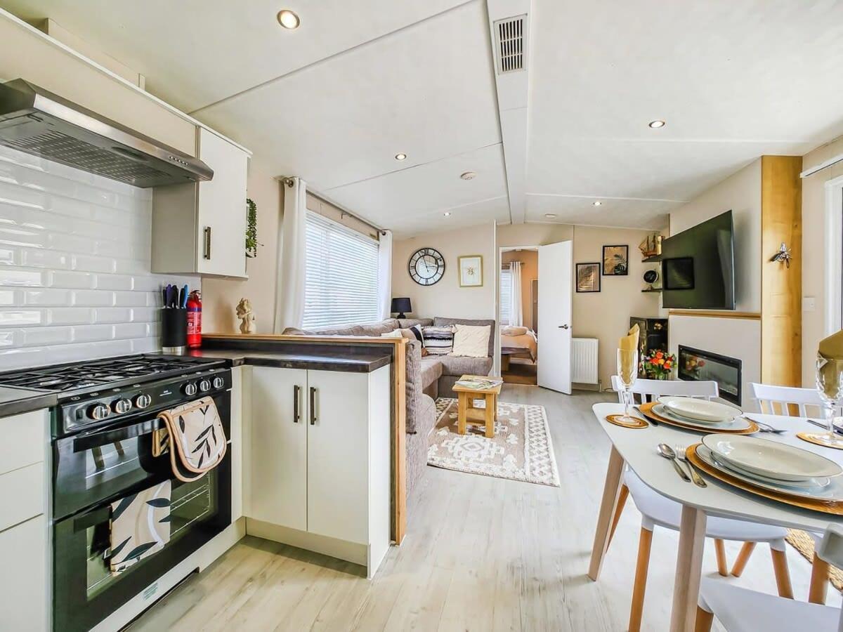 Escape To Paradise At Pevensey Bay Holiday Park 13 Woodland Walk Villa Exteriör bild