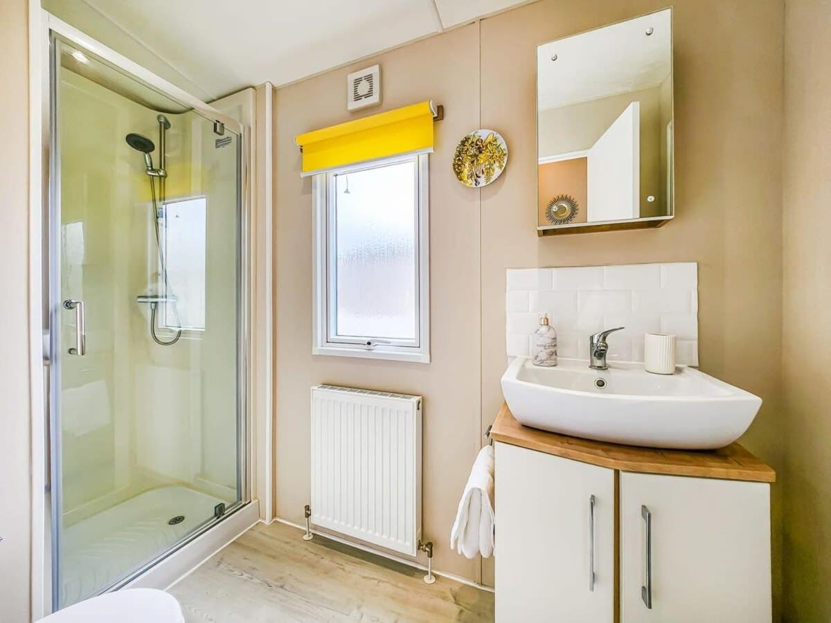 Escape To Paradise At Pevensey Bay Holiday Park 13 Woodland Walk Villa Exteriör bild