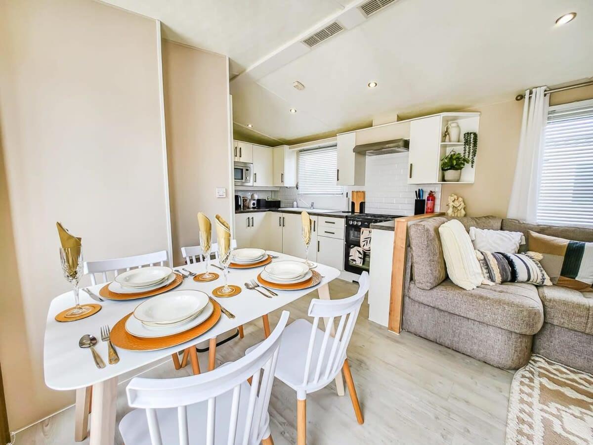 Escape To Paradise At Pevensey Bay Holiday Park 13 Woodland Walk Villa Exteriör bild