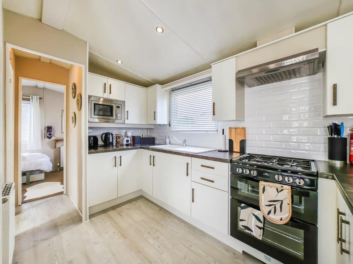 Escape To Paradise At Pevensey Bay Holiday Park 13 Woodland Walk Villa Exteriör bild